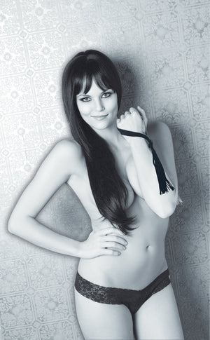 Sex & Mischief Beaded Flogger Noir - iVenuss